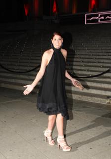 Debra Messing feet photo thumbnail