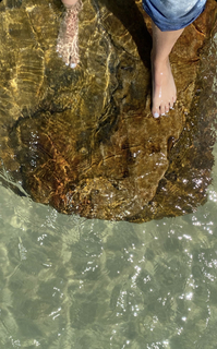 Victoria Justice feet photo thumbnail