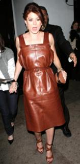 Debra Messing feet photo thumbnail