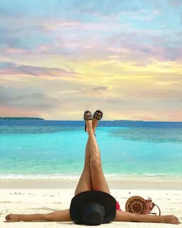 Hina Khan feet photo thumbnail