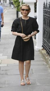 Kylie Minogue feet photo thumbnail