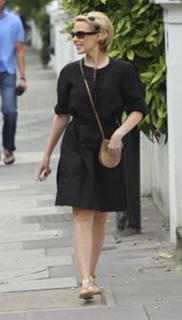 Kylie Minogue feet photo thumbnail
