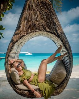 Adriane Galisteu feet photo thumbnail