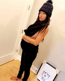 Jessica Szohr feet photo thumbnail