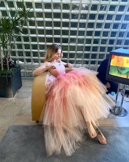 Dove Cameron feet photo thumbnail