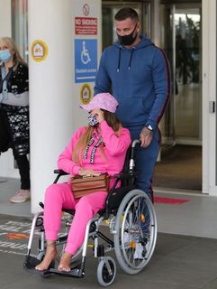 Katie Price feet photo thumbnail