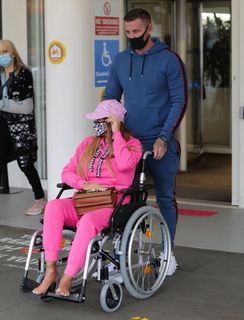 Katie Price feet photo thumbnail