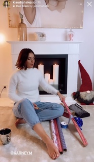 Klaudia Halejcio feet photo thumbnail