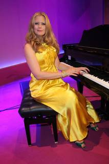 Barbara Schöneberger feet photo thumbnail