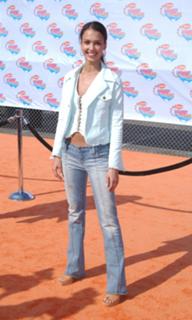 Jessica Alba feet photo thumbnail