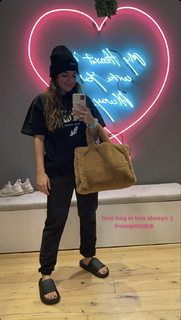 Natalie Noel Mariduena feet photo thumbnail