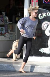Ali Larter feet photo thumbnail