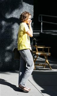 Miley Cyrus feet photo thumbnail
