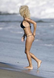 Pamela Anderson feet photo thumbnail