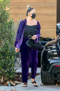 Chrissy Teigen feet photo thumbnail