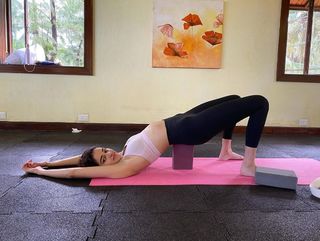 Ananya Pandey feet photo thumbnail