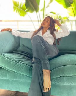 Malaika Arora feet photo thumbnail