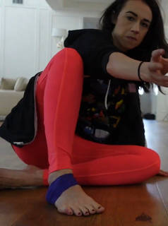 Colleen Ballinger feet photo thumbnail