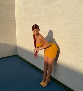 Kylie Jenner feet photo thumbnail