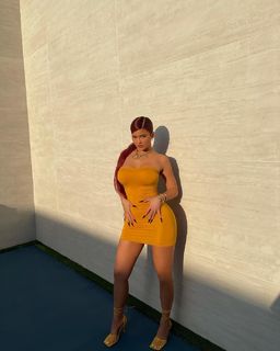 Kylie Jenner feet photo thumbnail