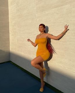 Kylie Jenner feet photo thumbnail