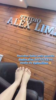 Larissa Manoela feet photo thumbnail