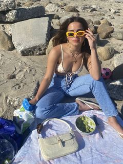 Addison Rae feet photo thumbnail