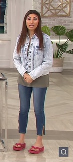 Courtney Khondabi feet photo thumbnail