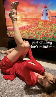 Xenia Tchoumitcheva feet photo thumbnail
