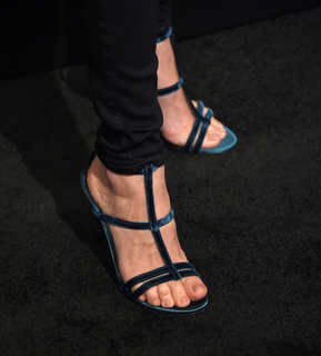 January Jones feet photo thumbnail