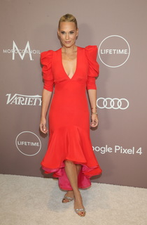 Molly Sims feet photo thumbnail