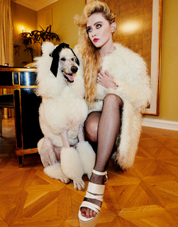 Kathryn Newton feet photo thumbnail