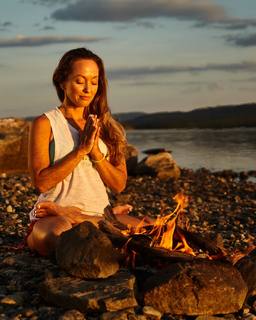 Kino MacGregor feet photo thumbnail