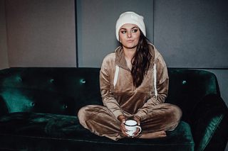 Ewa Farna feet photo thumbnail