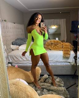 Qimmah Russo feet photo thumbnail