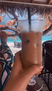 Klaudia Halejcio feet photo thumbnail
