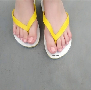 Isa Pes feet photo thumbnail