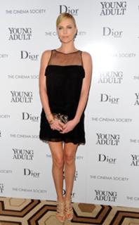 Charlize Theron feet photo thumbnail