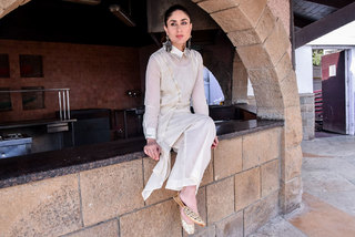 Kareena Kapoor feet photo thumbnail