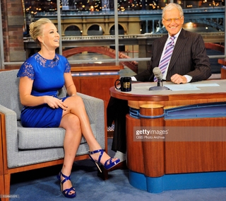 Kaley Cuoco feet photo thumbnail
