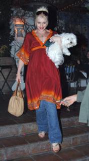 Gwen Stefani feet photo thumbnail