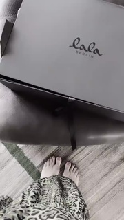 Heidi Klum feet photo thumbnail