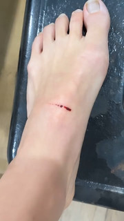 Gabbie Hanna feet photo thumbnail