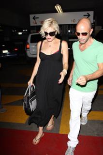 Gwen Stefani feet photo thumbnail