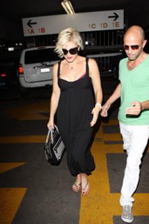 Gwen Stefani feet photo thumbnail