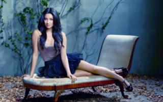 Shay Mitchell feet photo thumbnail
