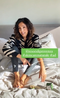 Caterina Balivo feet photo thumbnail