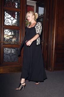 Gwen Stefani feet photo thumbnail