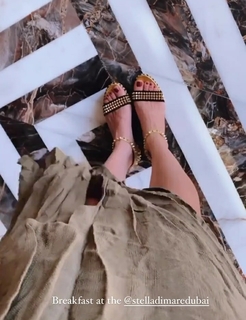 Xenia Tchoumitcheva feet photo thumbnail