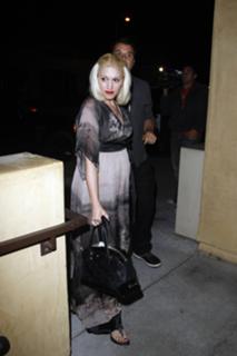 Gwen Stefani feet photo thumbnail